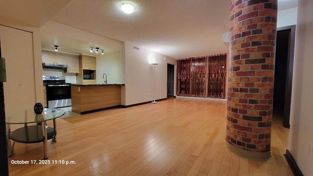 Grand 4 1/2 à louer / Large 4 1/2 for rent