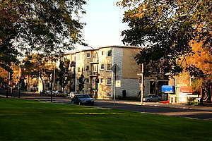 3 1/2 TOUT RÉNOVÉ, CHAUFFAGE ET EAU CHAUDE INCLUS, DISPONIBLE JUILLET