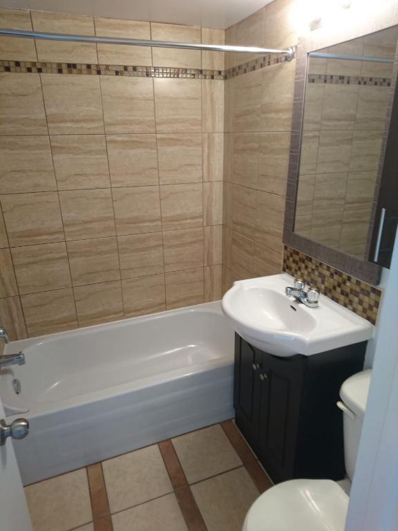 4 1/2 TOUT RÉNOVÉ, CHAUFFAGE ET EAU CHAUDE INCLUS, DISPONIBLE MAINTENANT