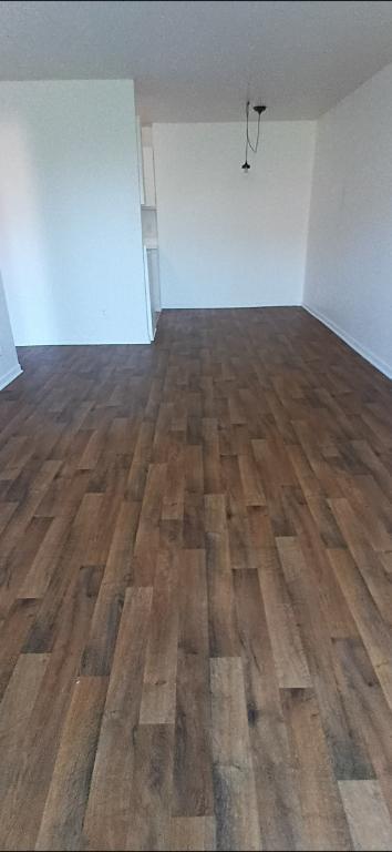 A Valleyfield - Beau, grande et propre - 3-1/2, LIBRE, balcon