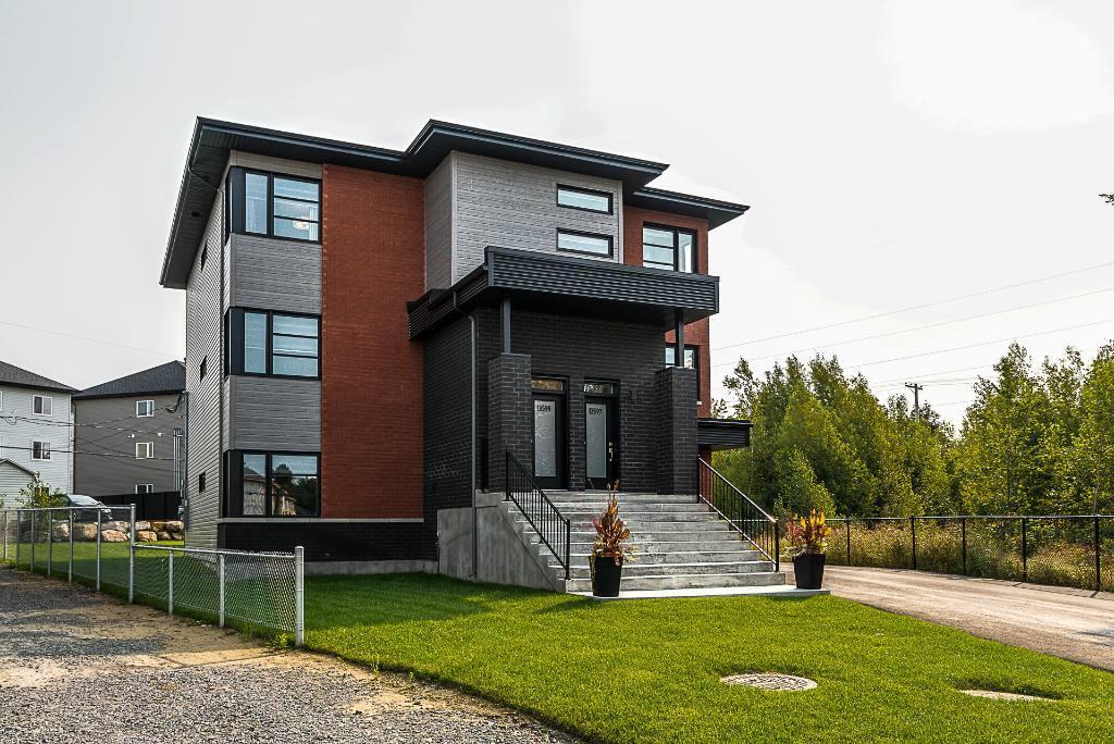 Appartement 5 1/2 HAUT DE GAMME avec garage chauffé et éclairé ainsi que, 2 stationnements extérieurs