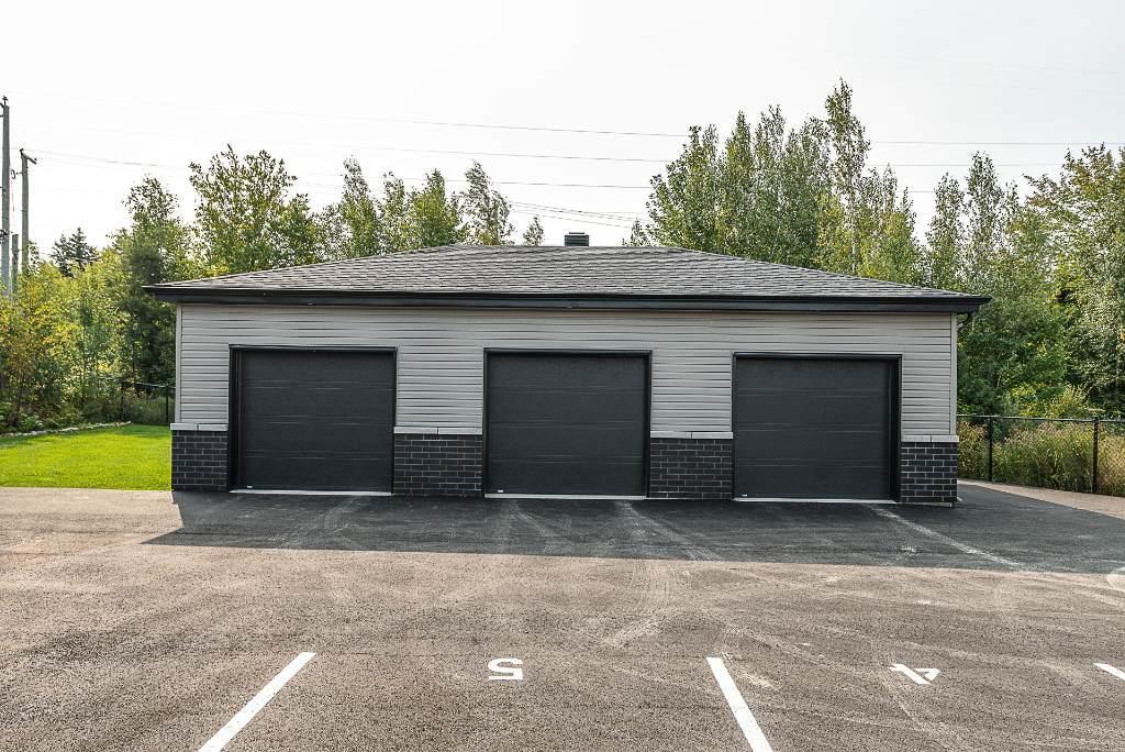 Appartement 5 1/2 HAUT DE GAMME avec garage chauffé et éclairé ainsi que, 2 stationnements extérieurs