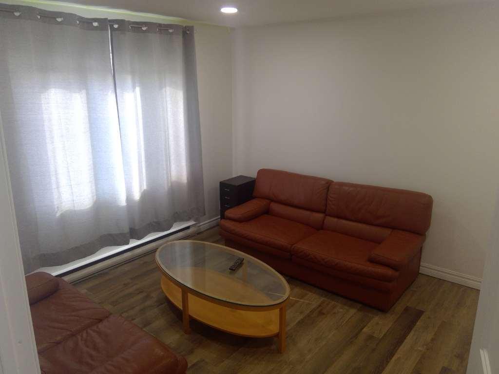 🏡 Magnifique 4½ rénové et meublé à louer – Montréal-Est, à deux pas du fleuve 📍 : 53A avenue Dubé, Montréal-Est (QC) H1B 4W8 💰 Loyer : 2 000