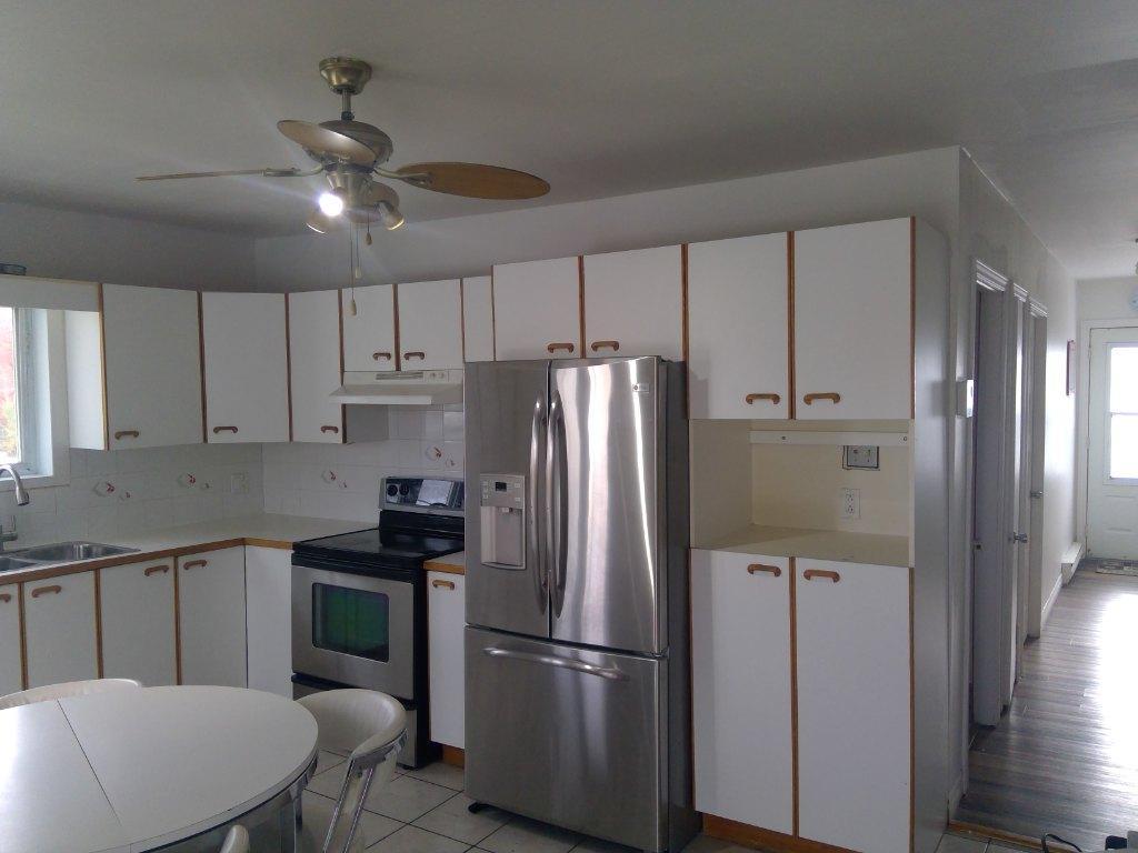 🏡 Magnifique 4½ rénové et meublé à louer – Montréal-Est, à deux pas du fleuve 📍 : 53A avenue Dubé, Montréal-Est (QC) H1B 4W8 💰 Loyer : 2 000