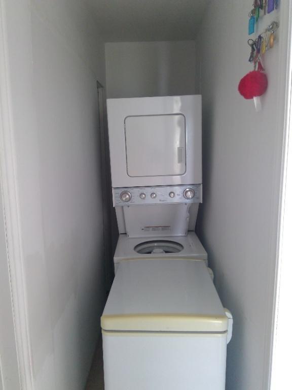 🏡 Magnifique 4½ rénové et meublé à louer – Montréal-Est, à deux pas du fleuve 📍 : 53A avenue Dubé, Montréal-Est (QC) H1B 4W8 💰 Loyer : 2 000