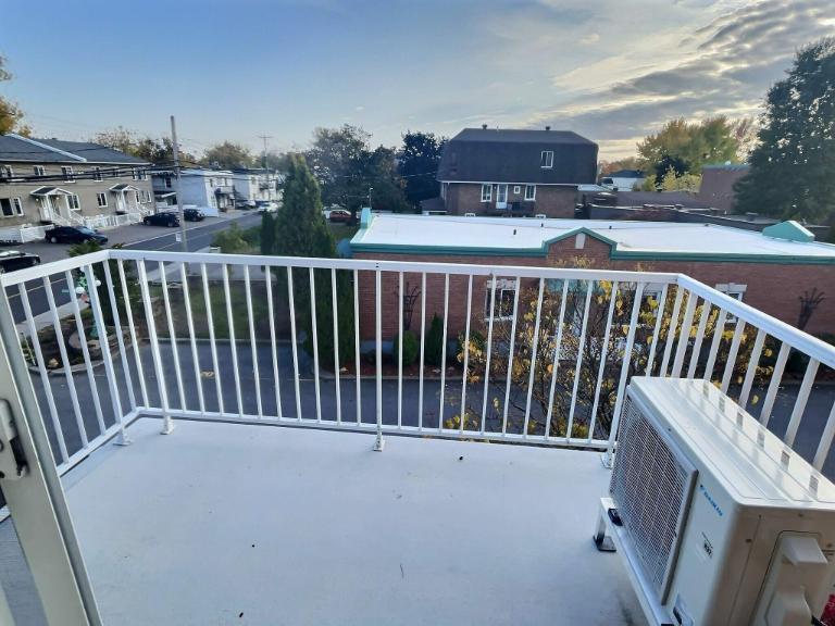 2 CH - 1 SDB - Charlemagne - $1,550 /mo