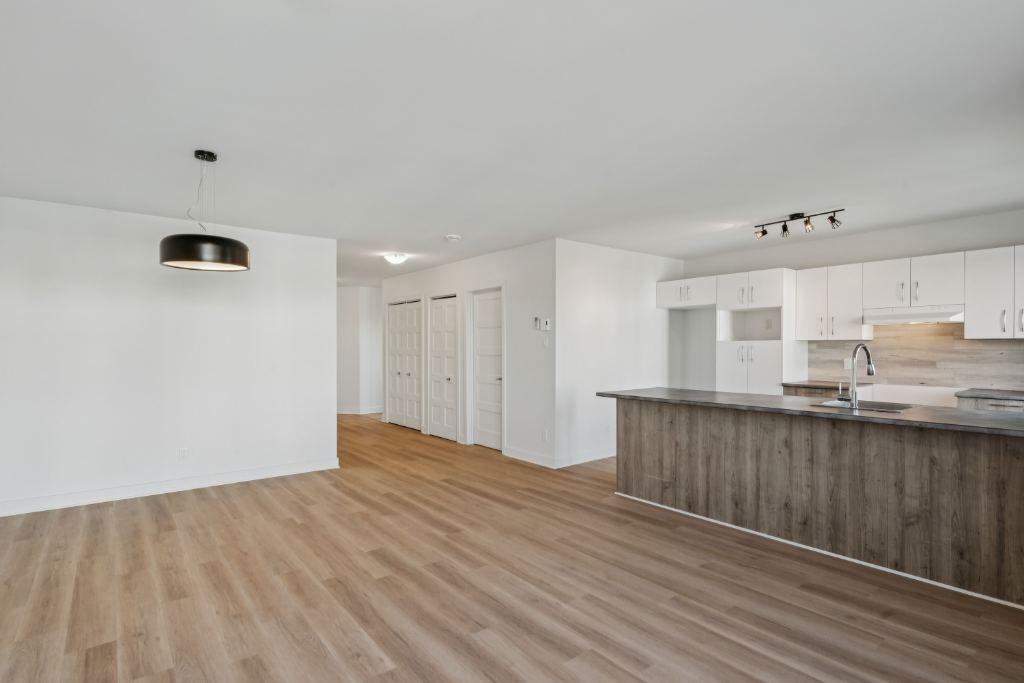 4 1/2 récent et rénové ! Prêt maintenant !