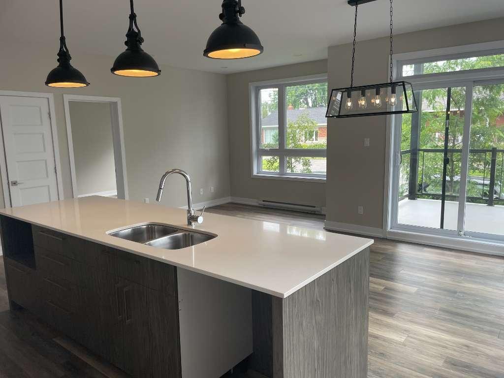 4 1/2 lumineux au 1er étage avec garage à Sainte-Catherine