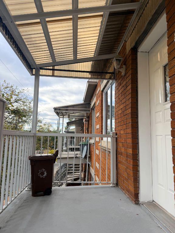 Grand 4 ½, Haut de duplex à Ahuntsic -1750$ / mois