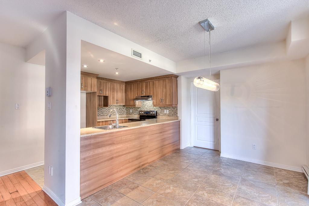 Superbe Condo 2 Chambres + Garage à Chomedey