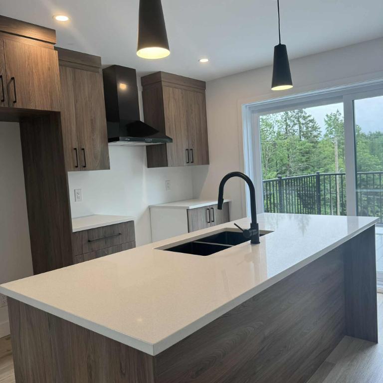 6 1/2 - DUPLEX - sur 2 étage - neuf - rue en rond point