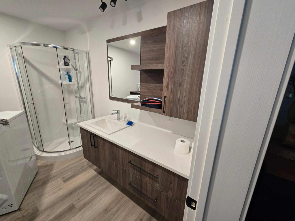 61/2 - Duplex avec sous-sol - Vue sur lac Magog