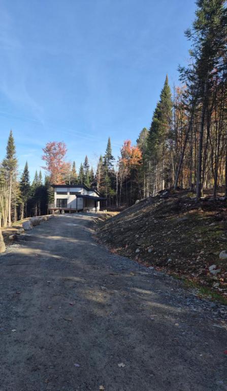 Lumineuse Maison à Louer au Lac Supérieur
