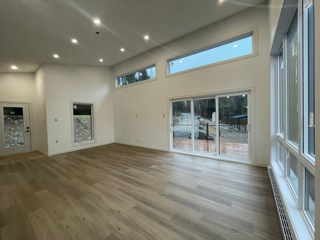 Lumineuse Maison à Louer au Lac Supérieur