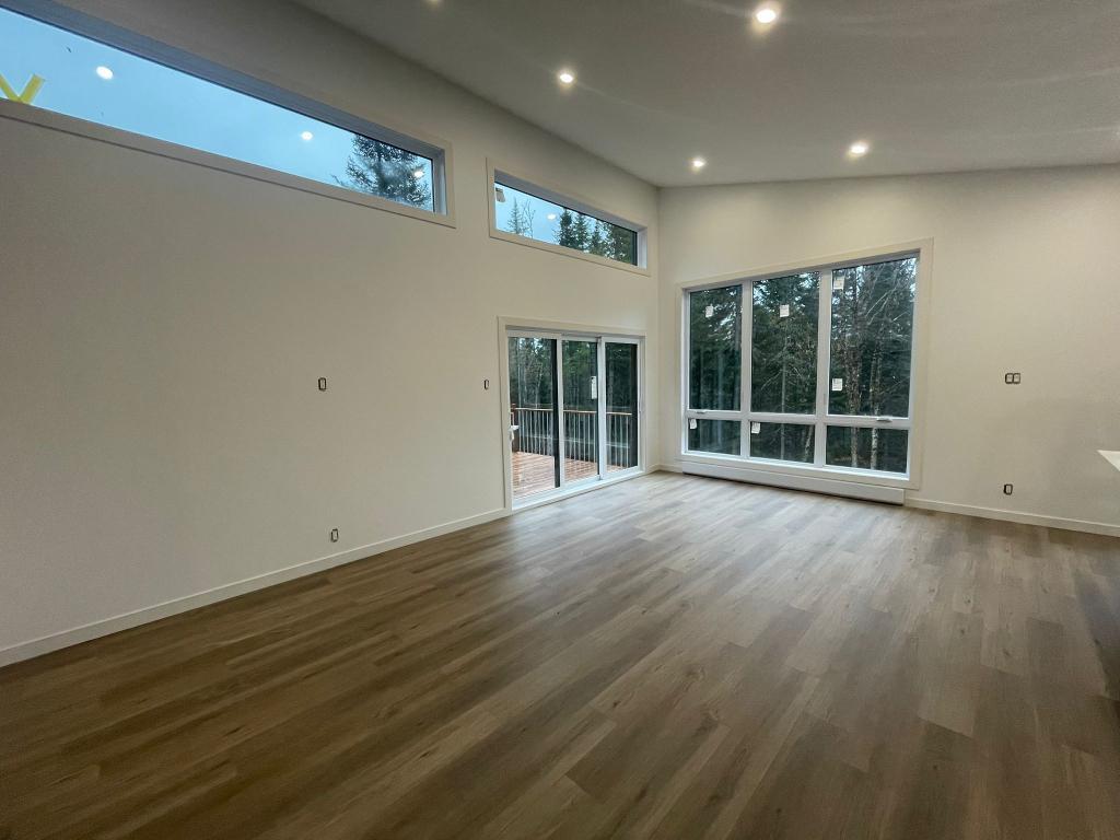 Lumineuse Maison à Louer au Lac Supérieur