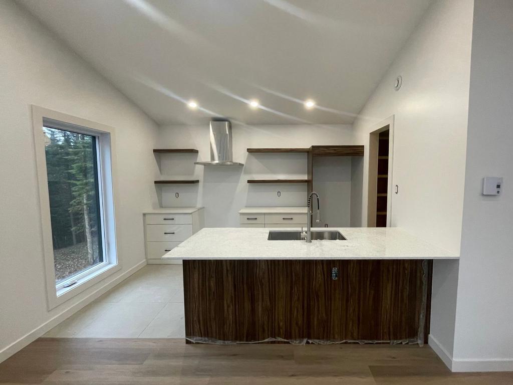 Lumineuse Maison à Louer au Lac Supérieur