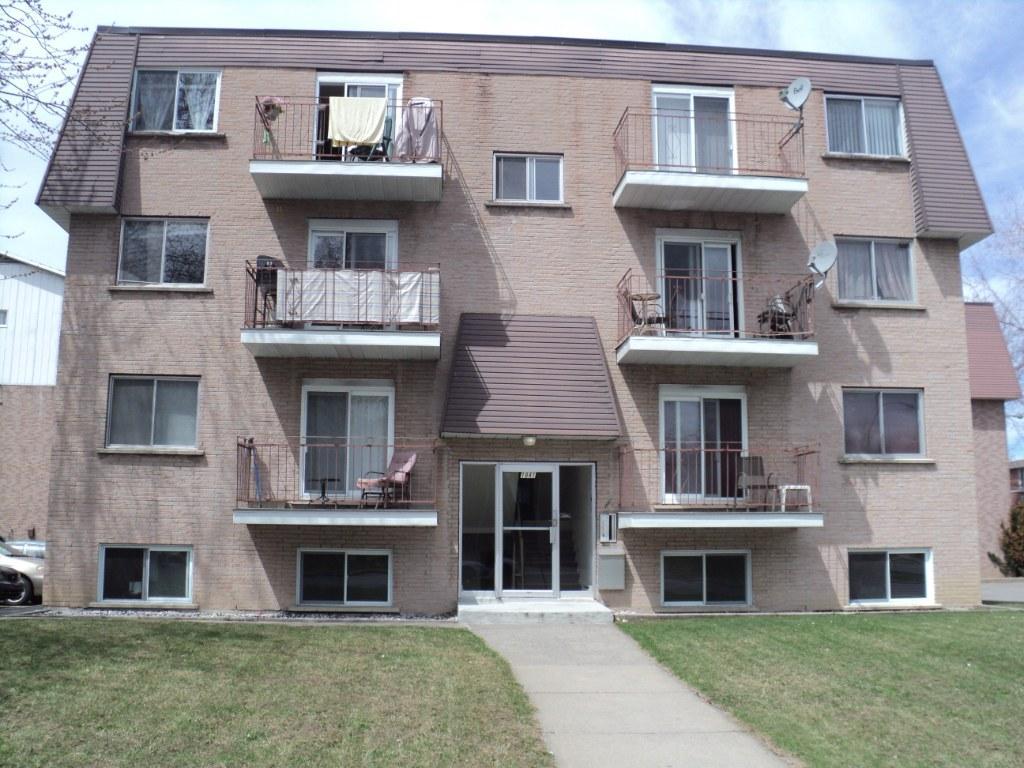 LONGUEUIL , 4 1/2 SECTEUR COLLECTIVITE NOUVELLE TOUT RENOVÉ