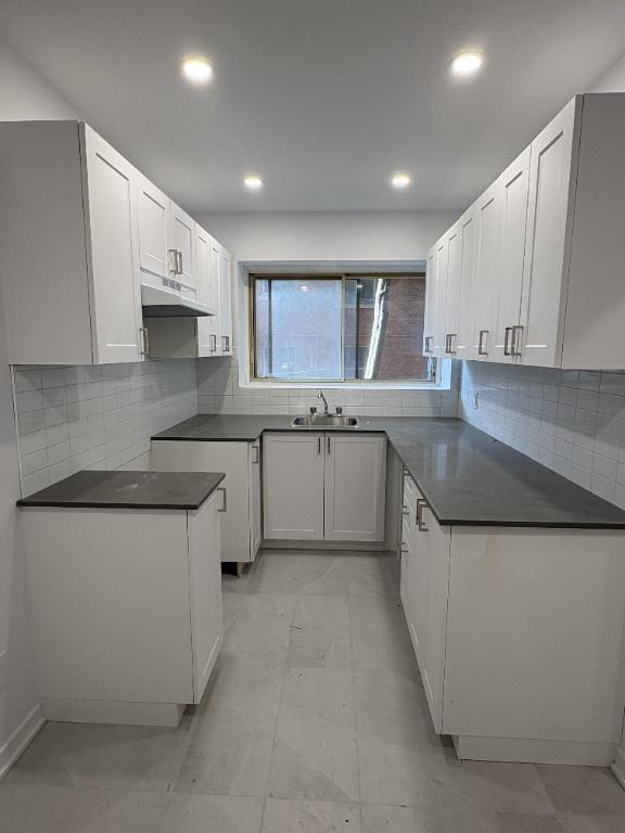 Newly Renovated Two Bedroom Apartment for Rent!