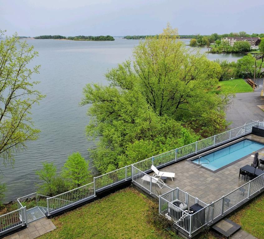 LOGEMENT 3½ BORD DU FLEUVE