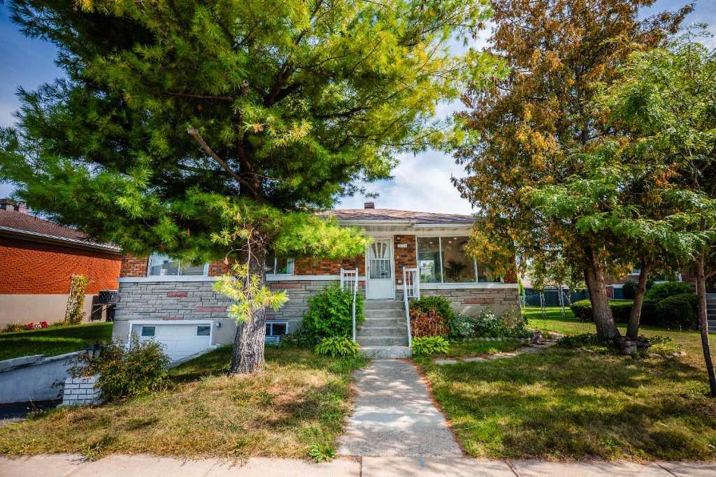 4 chambres à coucher 2 salles de bain, 2 cuisines maison intergénérationnelle