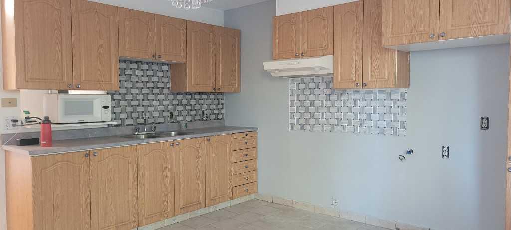 Appartement 5 1/2 Rénover à louer.