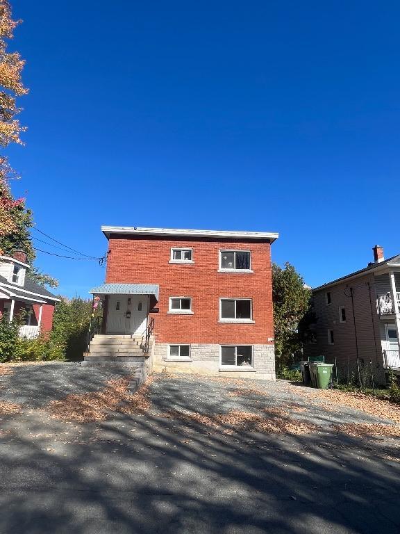 Grand 5 1/2 à louer - Chauffage et eau chaude inclus