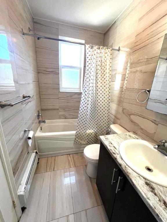 5½ ENTIEREMENT REFAIT-5 MNTS MT ROYAL ET UNIVERSITÉS- 3 CAC