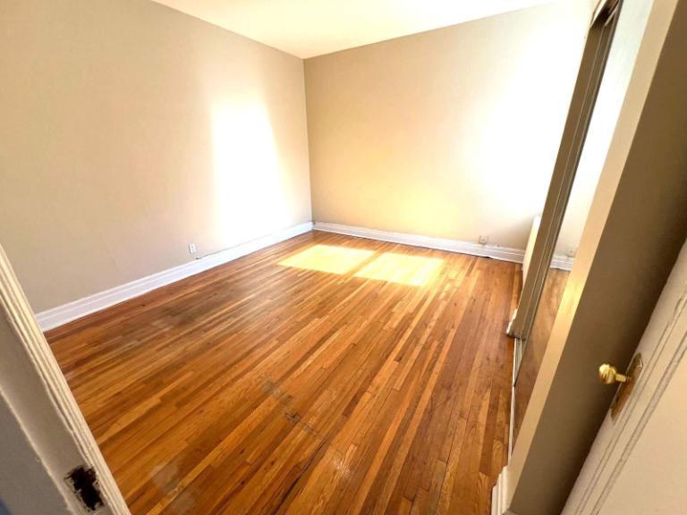 5½ ENTIEREMENT REFAIT-5 MNTS MT ROYAL ET UNIVERSITÉS- 3 CAC