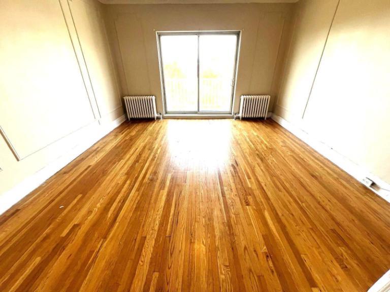 5½ ENTIEREMENT REFAIT-5 MNTS MT ROYAL ET UNIVERSITÉS- 3 CAC