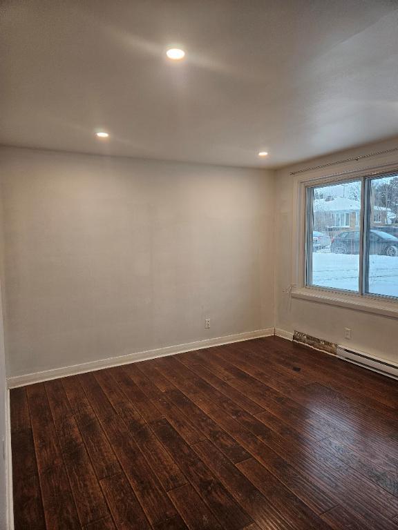 4 1/2 Chomedey Pont Lachapelle / Aut. 15 - Stationnement