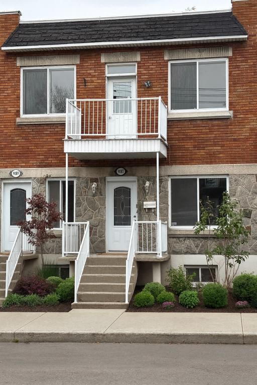 Ahuntsic Grand bas de duplex entièrement rénové à louer– Disponible