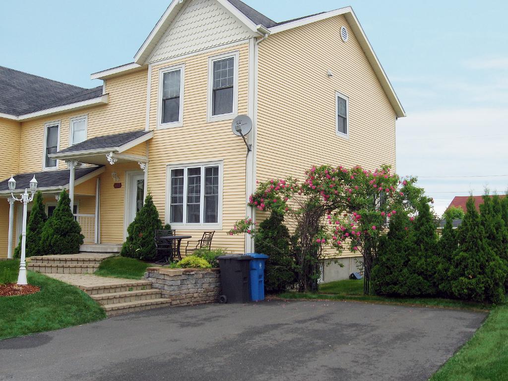 🏡 Magnifique maison jumelé sur 3 étages secteur Lac Boivin