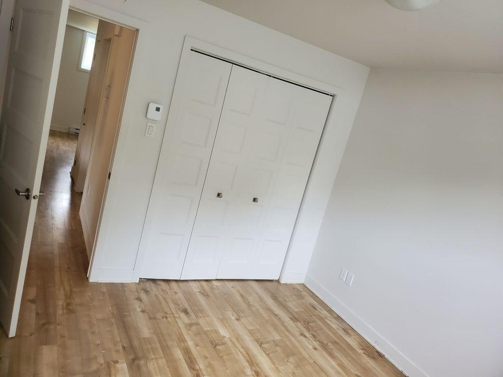 GRAND 3 ½ À LOUER DANS UN IMMEUBLE RECENT – DISPONIBLE 1ER DECEMBRE.