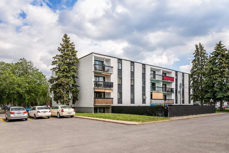 GRAND ET LUMINEUX 3.5 DISPONIBLE 1ER NOVEMBRE!!