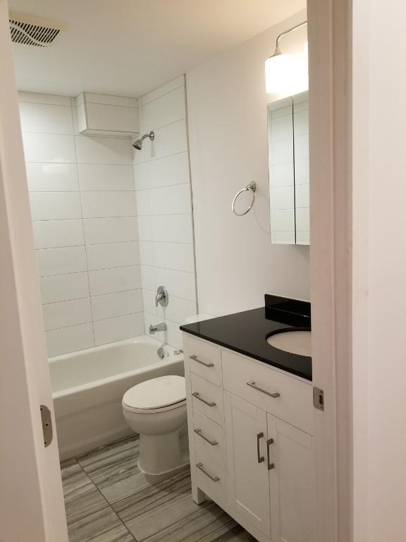 Perle Rare à Saint Lambert - Grand 3 1/2 Renové, entouré d'arbres et près du Village