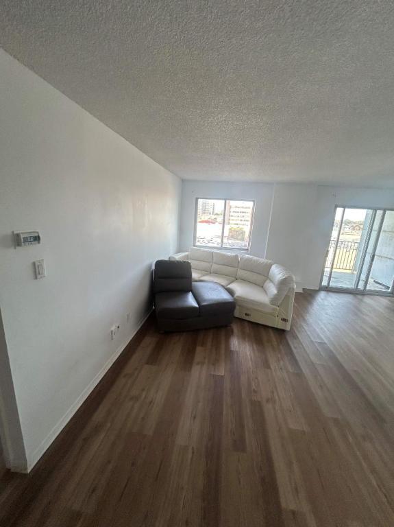 1 CH - 1 SDB - Côte Saint-Luc - $1,645 /mo