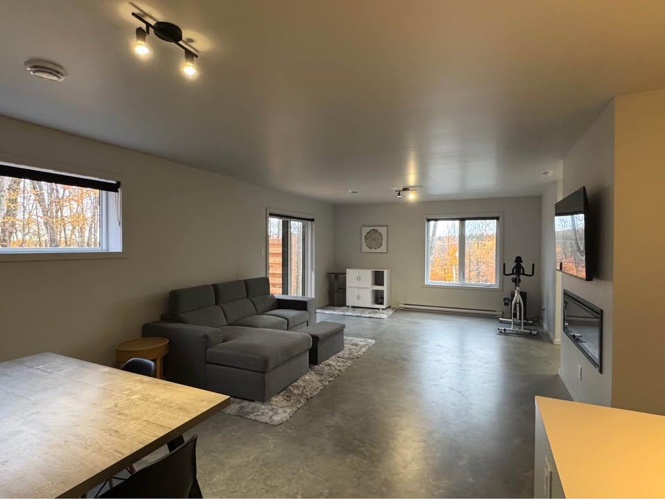 Jumelé neuf à louer Shefford