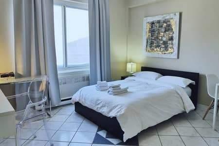 STUDIO RENOVE AVEC VUE IMPRENNABLE SUR UN JARDIN PRIVÉ