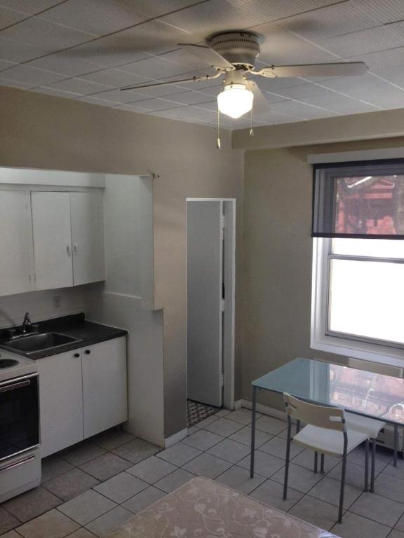 STUDIO RENOVE AVEC VUE IMPRENNABLE SUR UN JARDIN PRIVÉ