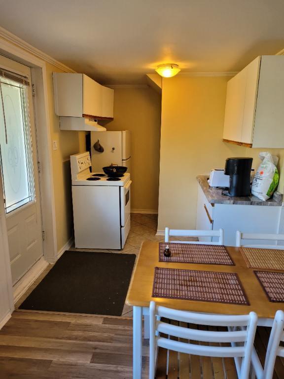 CHAMBRE À LOUER À SAINT-AGATHE-DES-MONTS,PRES DE TOUT LES SERVICES.