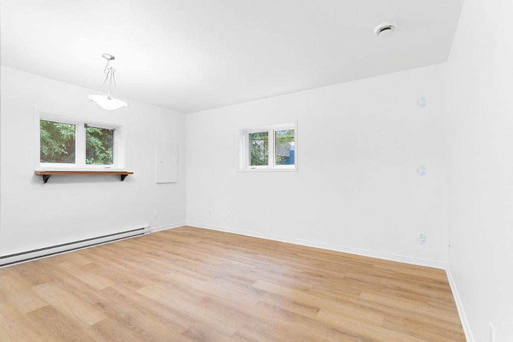 Appartement 1 CC en semi sous-sol //DISPONIBLE DÈS MAINTENANT