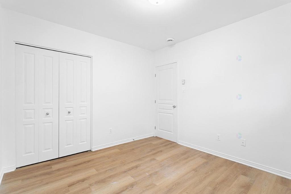 Appartement 1 CC en semi sous-sol //DISPONIBLE DÈS MAINTENANT