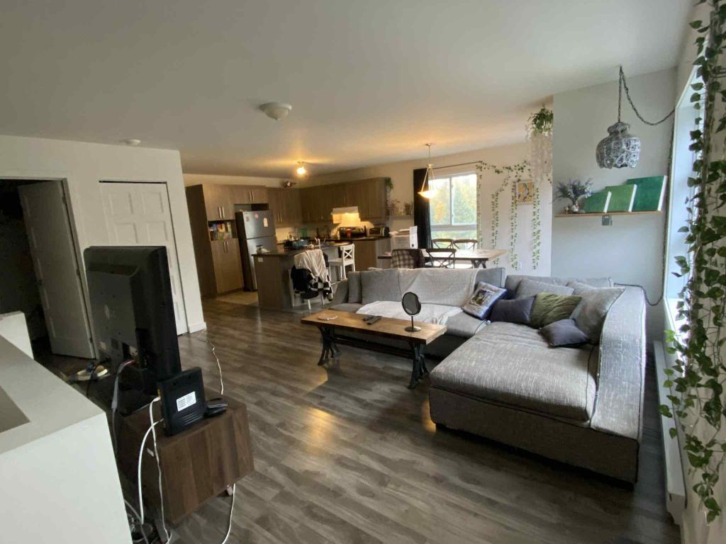 Grand 5 ½ lumineux à Sainte-Marguerite-du-Lac-Masson