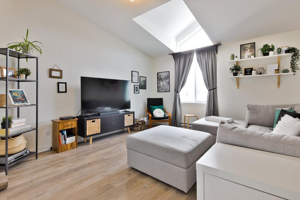 Grand 4 ½ de style condo entièrement rénové – Dernier étage d’un triplex à Sainte-Thérèse !