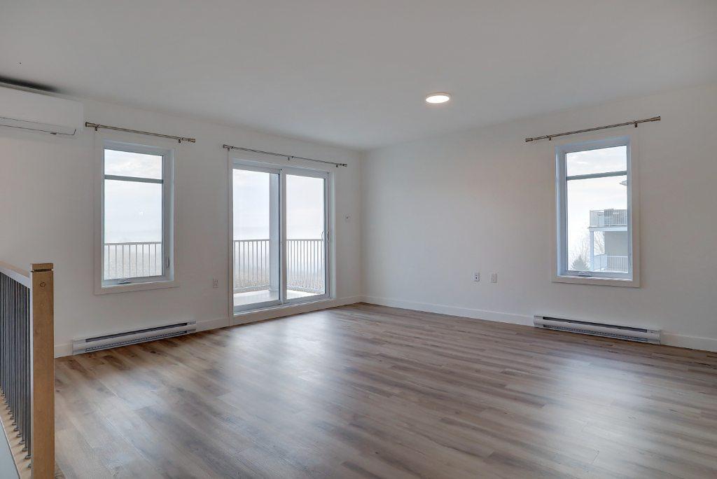 Charmant appartement 5 1/2 à Ascot Corner