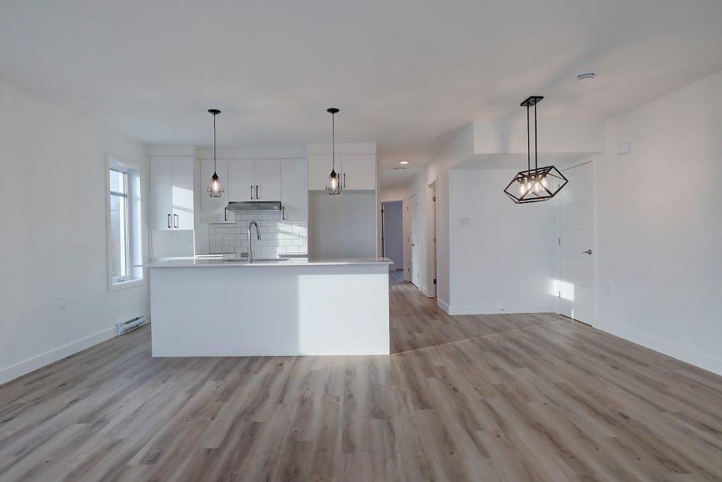 Charmant appartement 5 1/2 à Ascot Corner