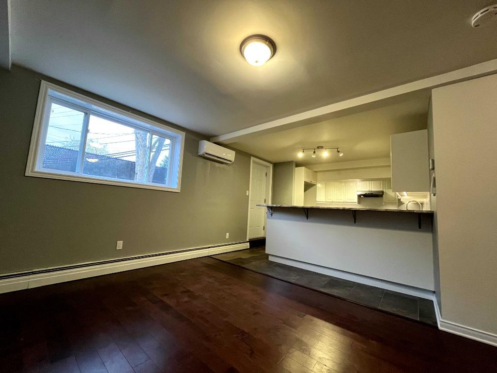 Grand 4 1/2 lumineux à louer