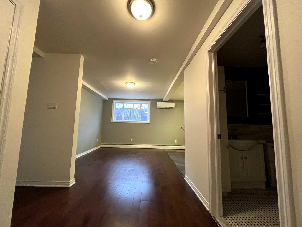 Grand 4 1/2 lumineux à louer