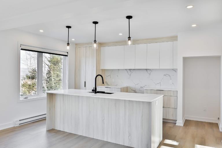 3 CH - 2 SDB - Sainte-Agathe-des-Monts - $2,250 /mo