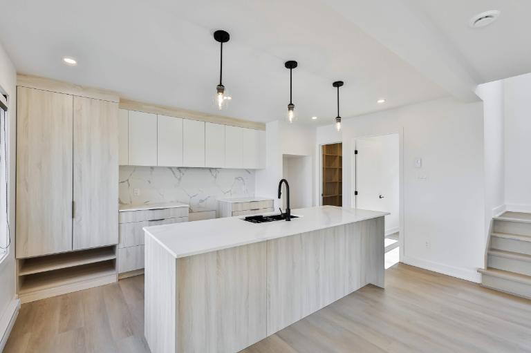 3 CH - 2 SDB - Sainte-Agathe-des-Monts - $2,250 /mo